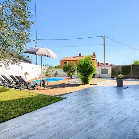 Beautiful Ulika With Private Pool In A Quiet Location *