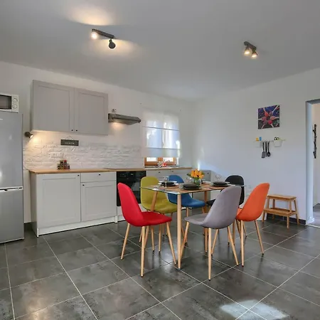 Beautiful Ulika With Private Pool In A Quiet Location