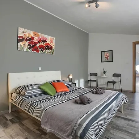 Beautiful Ulika With Private Pool In A Quiet Location