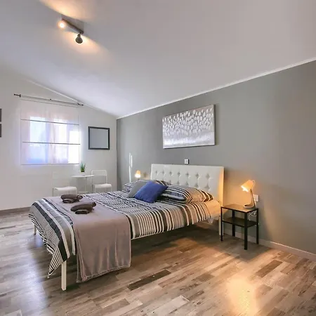 Beautiful Ulika With Private Pool In A Quiet Location