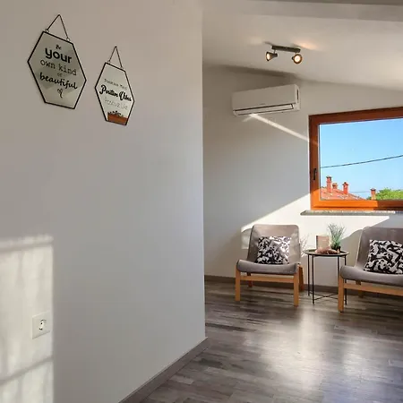 Beautiful Ulika With Private Pool In A Quiet Location * Loborika