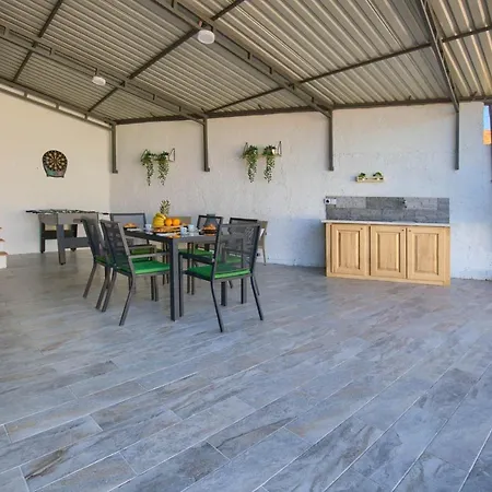 Beautiful Ulika With Private Pool In A Quiet Location Loborika