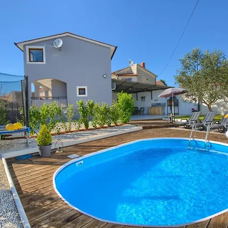 Beautiful Ulika With Private Pool In A Quiet Location Loborika