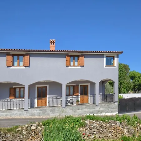 Beautiful Ulika With Private Pool In A Quiet Location